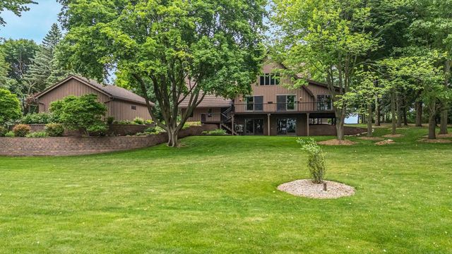 63 CRESTVIEW DRIVE, Hortonville, WI 54844