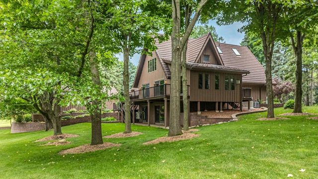 63 CRESTVIEW DRIVE, Hortonville, WI 54844