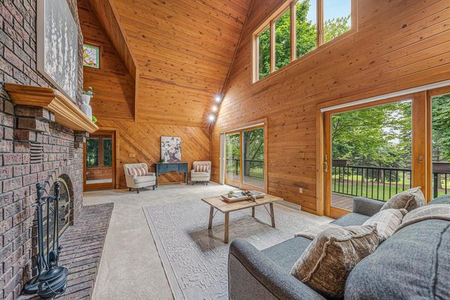 63 CRESTVIEW DRIVE, Hortonville, WI 54844