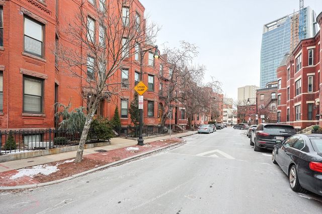 17 Symphony 8, Boston, MA 02115