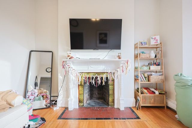 17 Symphony 8, Boston, MA 02115