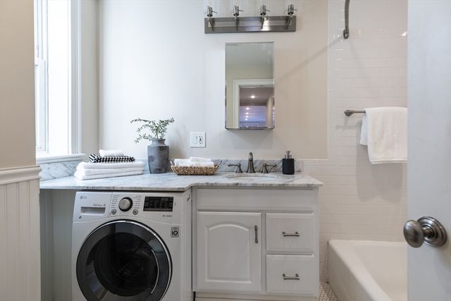 76 W Cedar St 4F, Boston, MA 02114