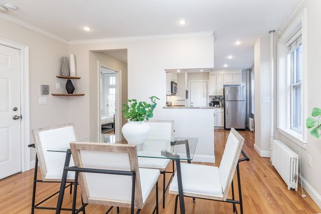 76 W Cedar St 4F, Boston, MA 02114