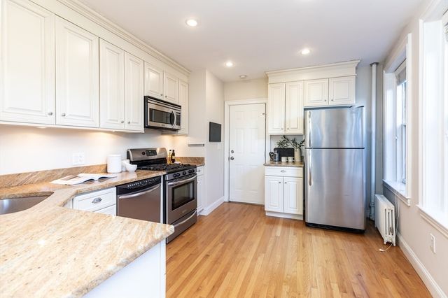 76 W Cedar St 4F, Boston, MA 02114