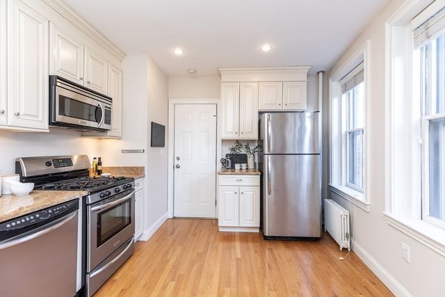 76 W Cedar St 4F, Boston, MA 02114