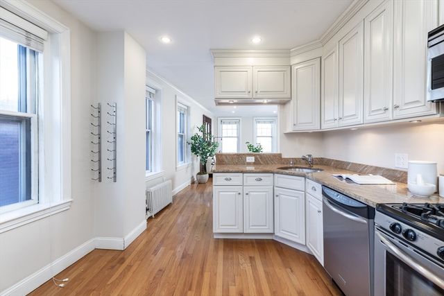 76 W Cedar St 4F, Boston, MA 02114