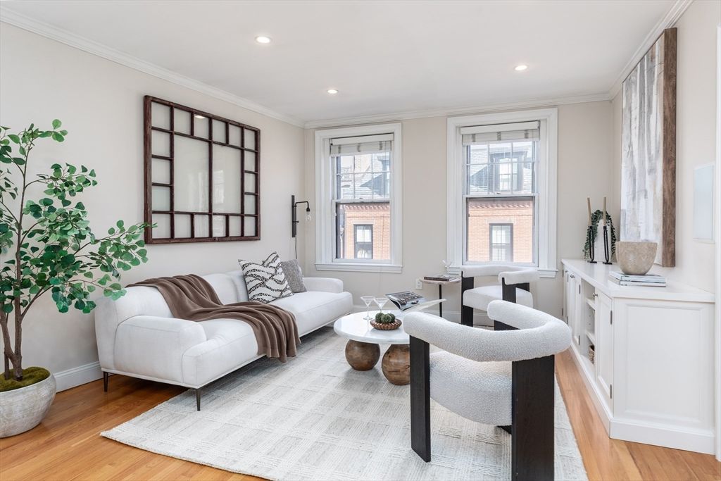 76 W Cedar St 4F, Boston, MA 02114