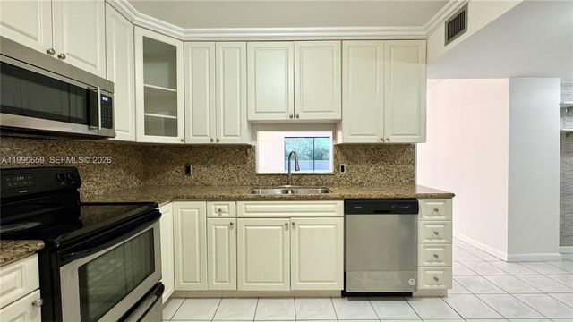 130 S Shore Dr 4B, Miami Beach, FL 33141