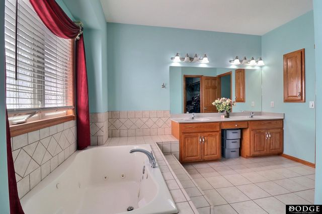 951 Abbey Lane, Fremont, NE 68025