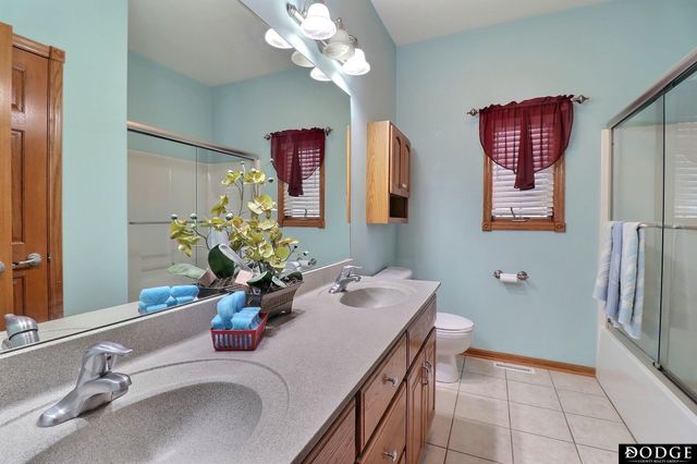 951 Abbey Lane, Fremont, NE 68025