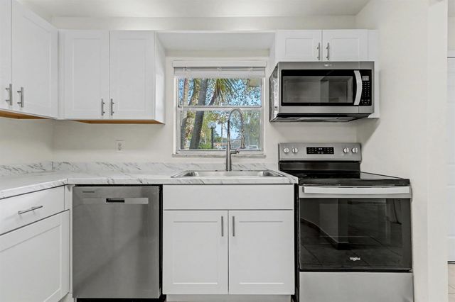 437 SW Natura Avenue F, Deerfield Beach, FL 33441