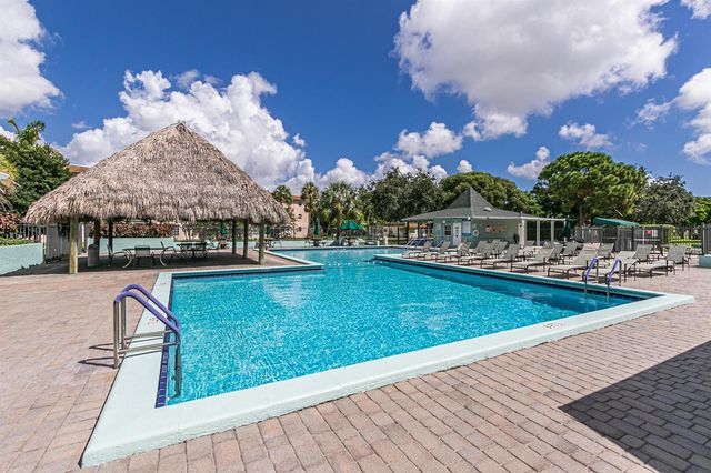 437 SW Natura Avenue F, Deerfield Beach, FL 33441