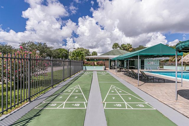 437 SW Natura Avenue F, Deerfield Beach, FL 33441