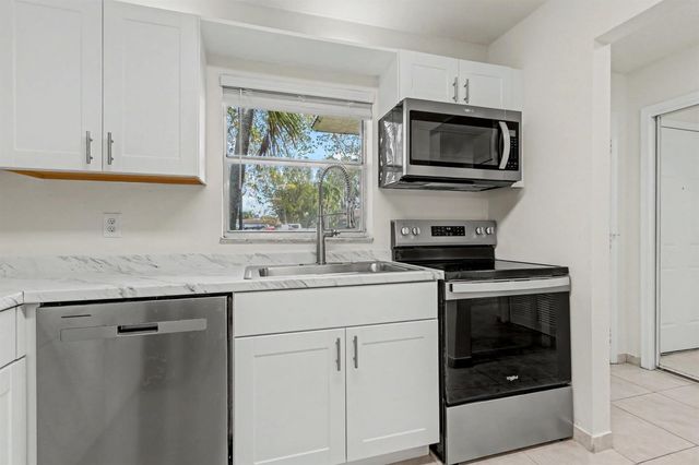 437 SW Natura Avenue F, Deerfield Beach, FL 33441