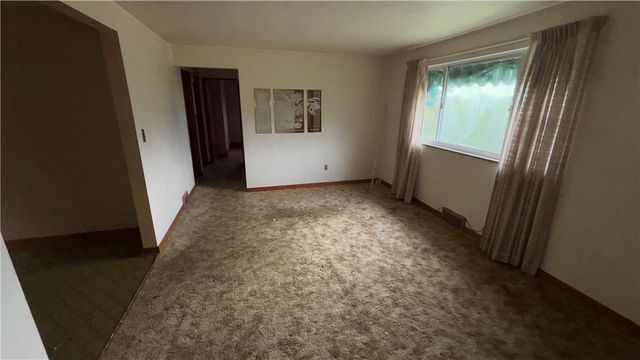114 Spruce Dr, Shaler, PA 15116