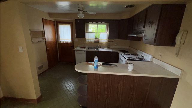 114 Spruce Dr, Shaler, PA 15116