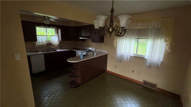 114 Spruce Dr, Shaler, PA 15116