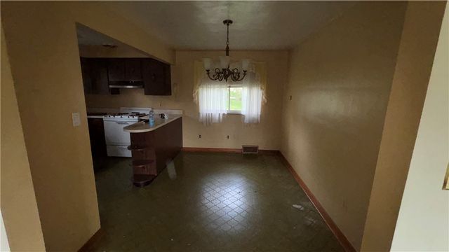 114 Spruce Dr, Shaler, PA 15116