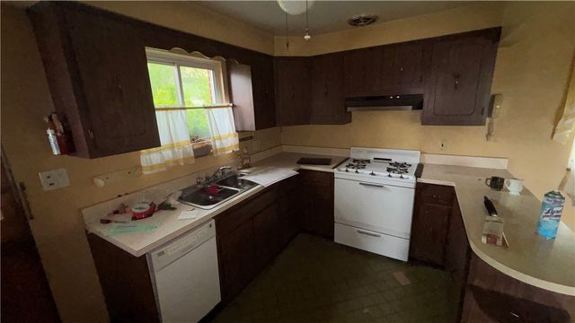 114 Spruce Dr, Shaler, PA 15116