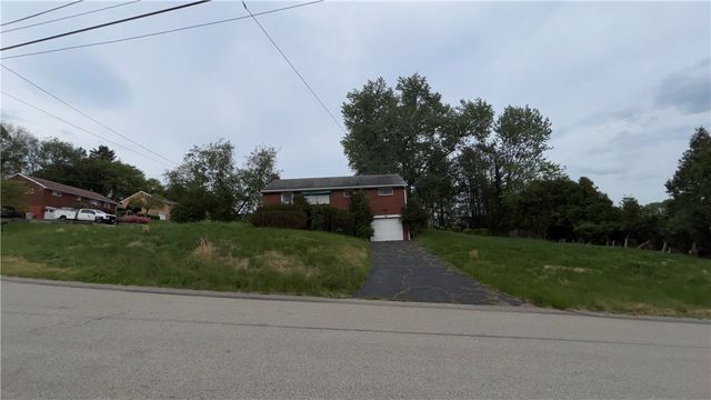 114 Spruce Dr, Shaler, PA 15116