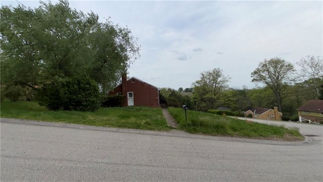 114 Spruce Dr, Shaler, PA 15116