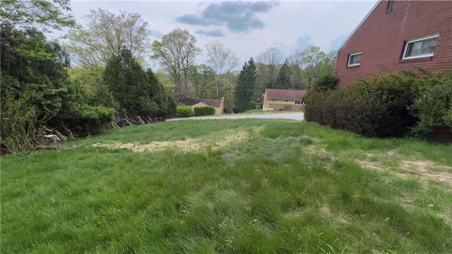 114 Spruce Dr, Shaler, PA 15116