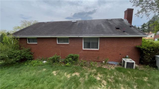 114 Spruce Dr, Shaler, PA 15116