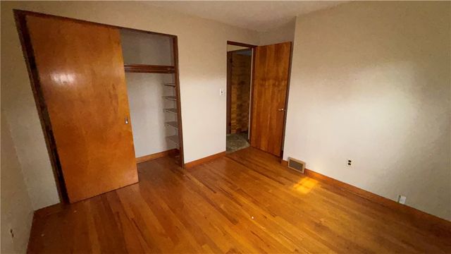 114 Spruce Dr, Shaler, PA 15116