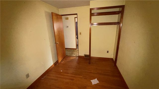 114 Spruce Dr, Shaler, PA 15116