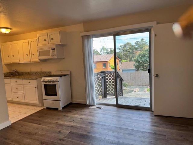 11 Pinehill Way, Monterey, CA 93940