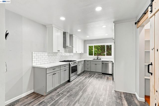 1210 Highland Blvd, Hayward, CA 94542