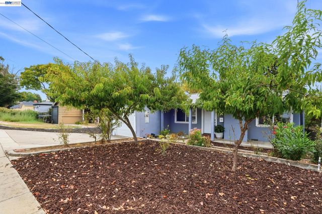 1210 Highland Blvd, Hayward, CA 94542