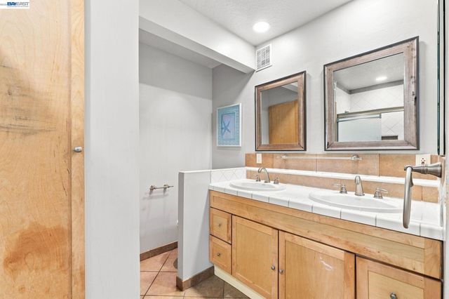 1210 Highland Blvd, Hayward, CA 94542