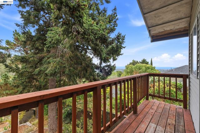 1210 Highland Blvd, Hayward, CA 94542