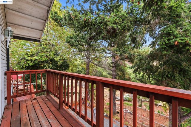 1210 Highland Blvd, Hayward, CA 94542