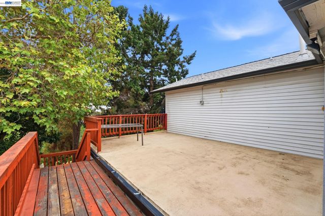 1210 Highland Blvd, Hayward, CA 94542