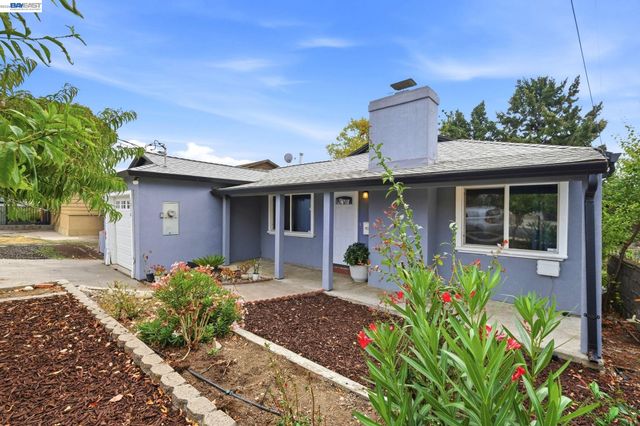 1210 Highland Blvd, Hayward, CA 94542