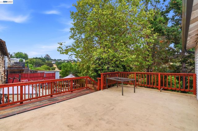 1210 Highland Blvd, Hayward, CA 94542