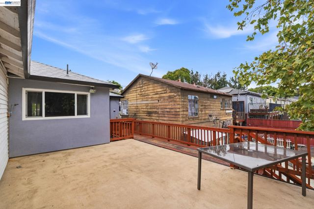1210 Highland Blvd, Hayward, CA 94542