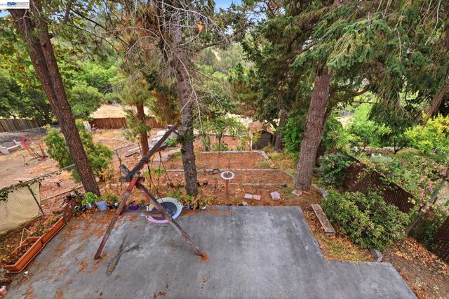 1210 Highland Blvd, Hayward, CA 94542