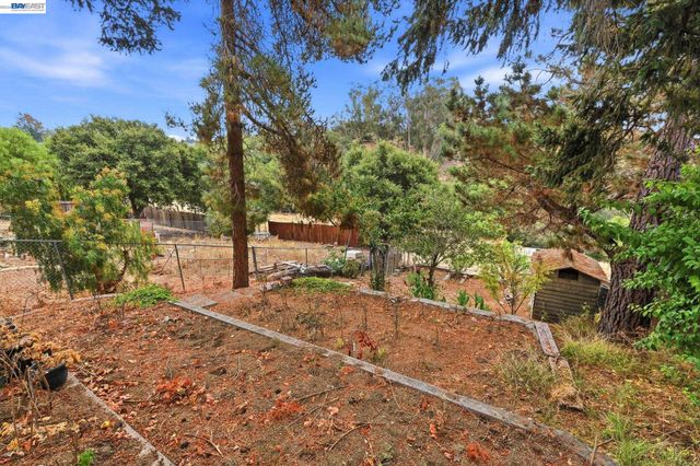 1210 Highland Blvd, Hayward, CA 94542