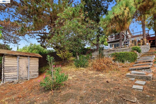 1210 Highland Blvd, Hayward, CA 94542