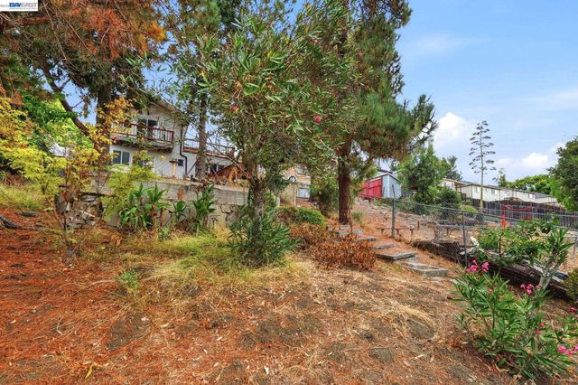 1210 Highland Blvd, Hayward, CA 94542