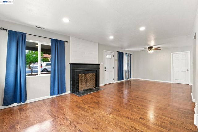 1210 Highland Blvd, Hayward, CA 94542