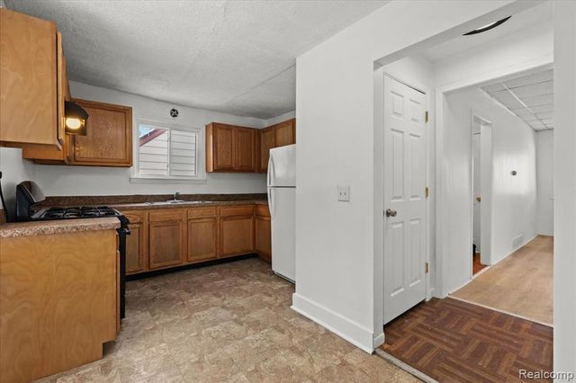 22060 Poinciana Street, Southfield, MI 48033