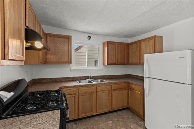 22060 Poinciana Street, Southfield, MI 48033