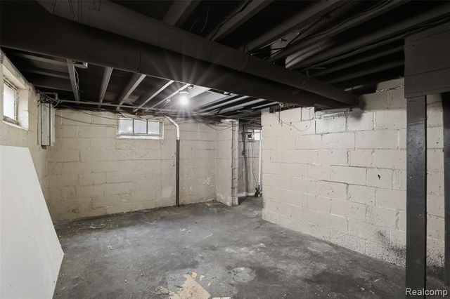 22060 Poinciana Street, Southfield, MI 48033