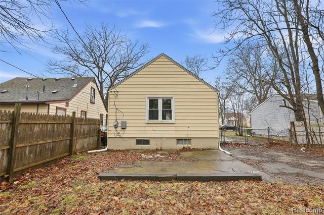 22060 Poinciana Street, Southfield, MI 48033