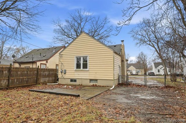 22060 Poinciana Street, Southfield, MI 48033