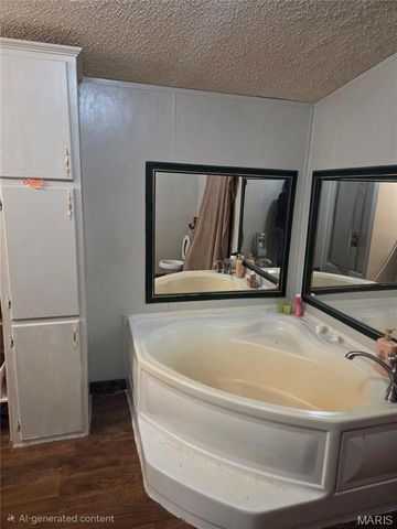 300 Casey Road, Farmington, MO 63640